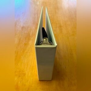 😎 Heavy-Duty 3-Ring Binder, 3" Spine white binder in excellent condition